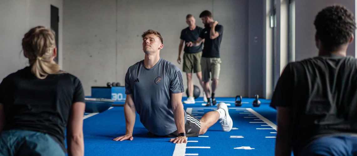 Reduziere deinen Stress durch die richtige Atmung: Coach Marvin verrät hier, wie du richtig atmest, um endlich weniger gestresst zu sein.