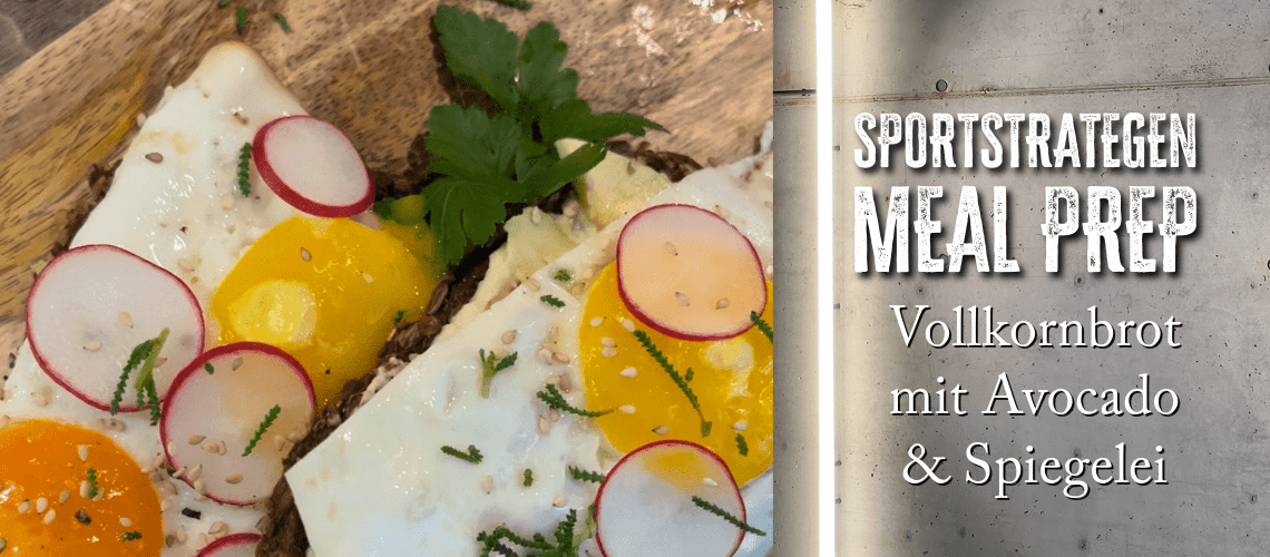 Das Vollkornbrot ist Avocado und Spiegelei ist eine schnelle, leckere und gesunde Frühstücksalternative zu deinem gewohnten Müsli. Probier doch mal den Breakfast-Tipp von unserem Ernährungs-Coach Sven aus!